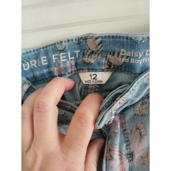 Laurie Felt Woman's 12 Boyfriend Jeans Relaxed Fit Butterfly Print Whimsical - Picture 6 of 8